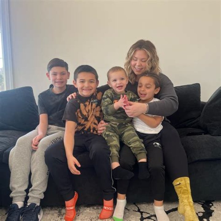 ‘Teen Mom’ Kailyn Lowry Shows Off Her Sexy Cleavage In Bikini & Spencer Pratt Is Here For It