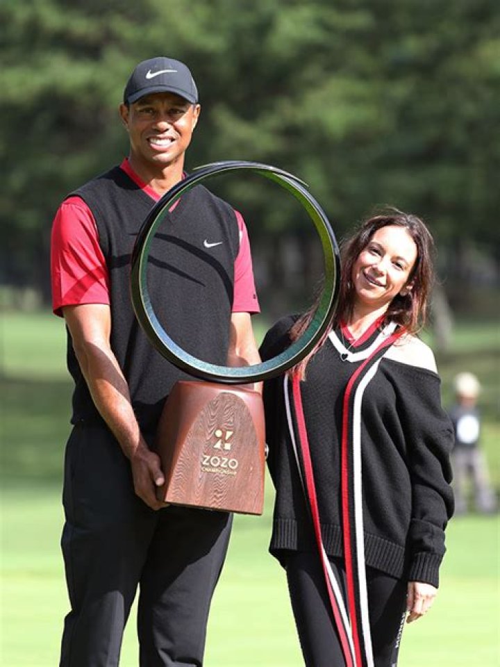 Tiger Woods & Girlfriend Erica Herman In Matching Travel Outfits: Pic – Hollywood Life