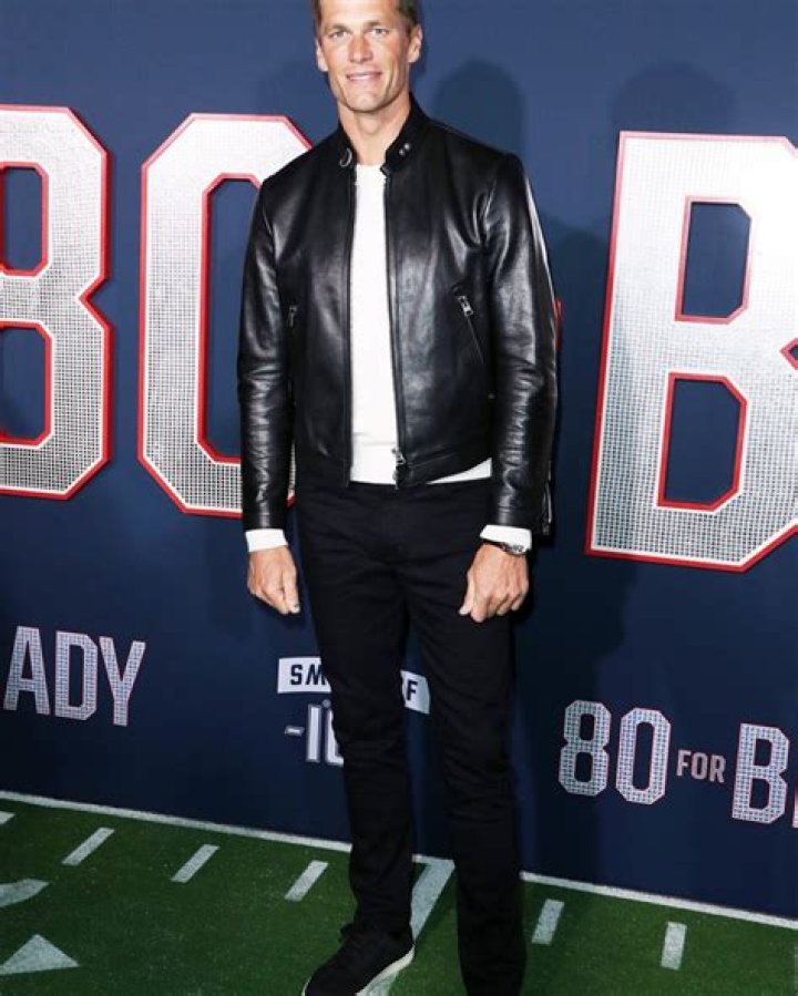 Tom Brady Does 1st Post-Divorce Red Carpet At ’80 For Brady’ Premiere – Hollywood Life