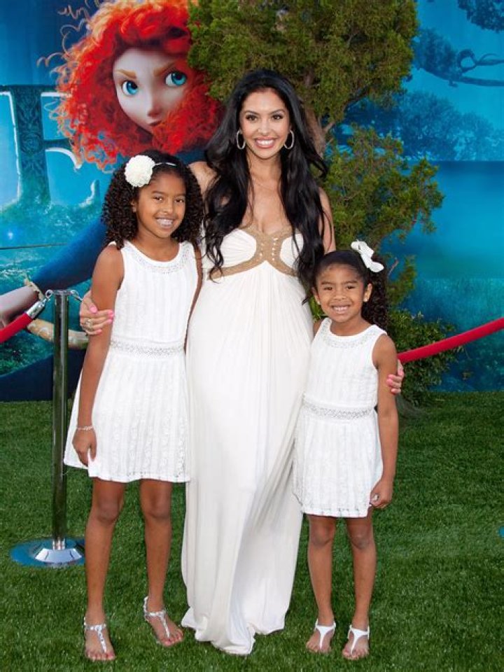 Vanessa Bryant & Her Daughters — Pics – Hollywood Life