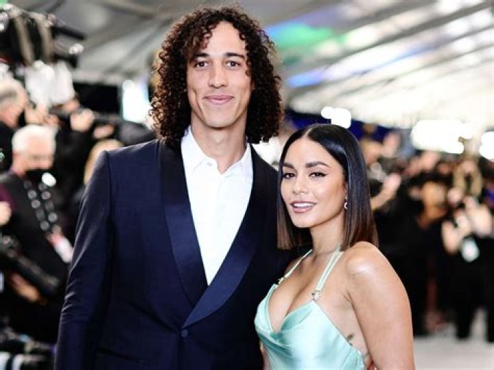 Vanessa Hudgens Dances In A Face Mask At Tame Impala Show As Coronavirus Concerns Intensify