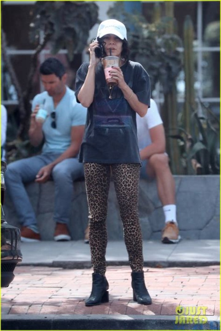 Vanessa Hudgens Slays In Crop Top & Leggings: Plus — 13 More Celebs Who’ve Rocked The Look