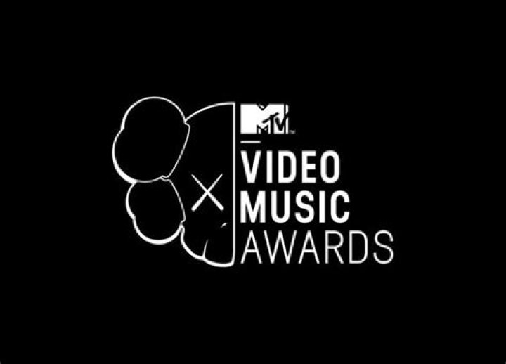 [VIDEO] MTV VMA Live Stream — Watch The 2013 VMAs Online – Hollywood Life