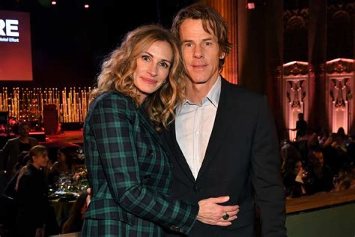 Who Is Daniel Moder? Everything About Julia Roberts’ Husband – Hollywood Life