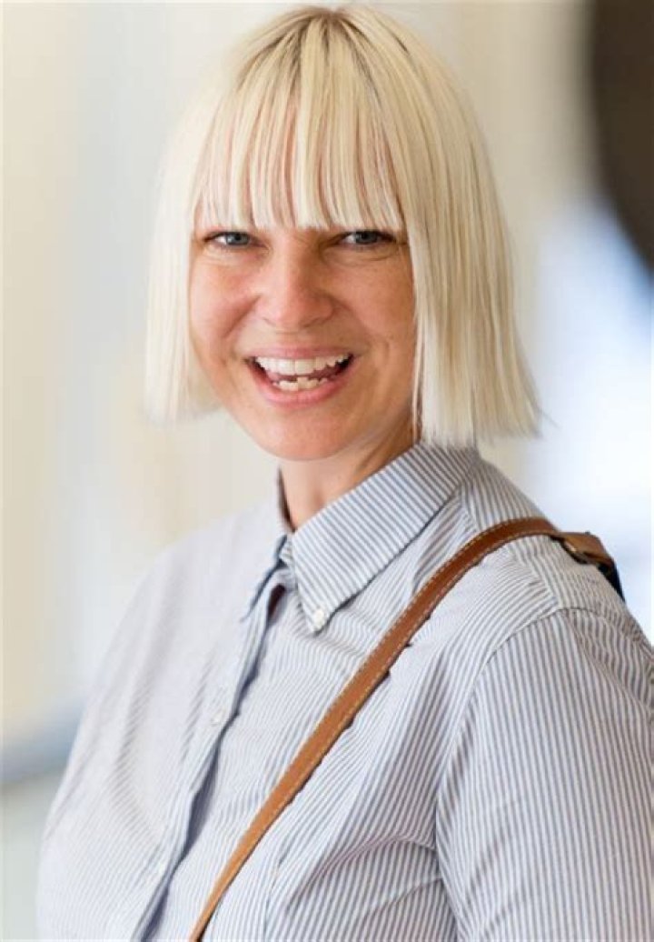 Who Is Sia? — 5 Things You Didn’t Know About The ‘Chandelier’ Singer – Hollywood Life