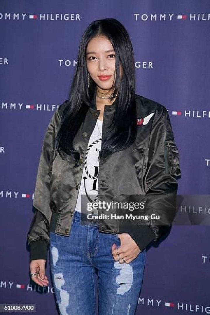 Yubin — Photos