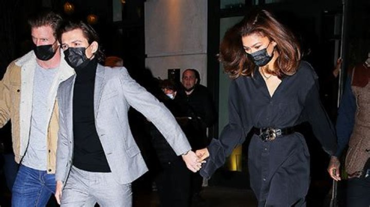 Zendaya & Tom Holland Hold Hands During NYC Date Night — Photos – Hollywood Life